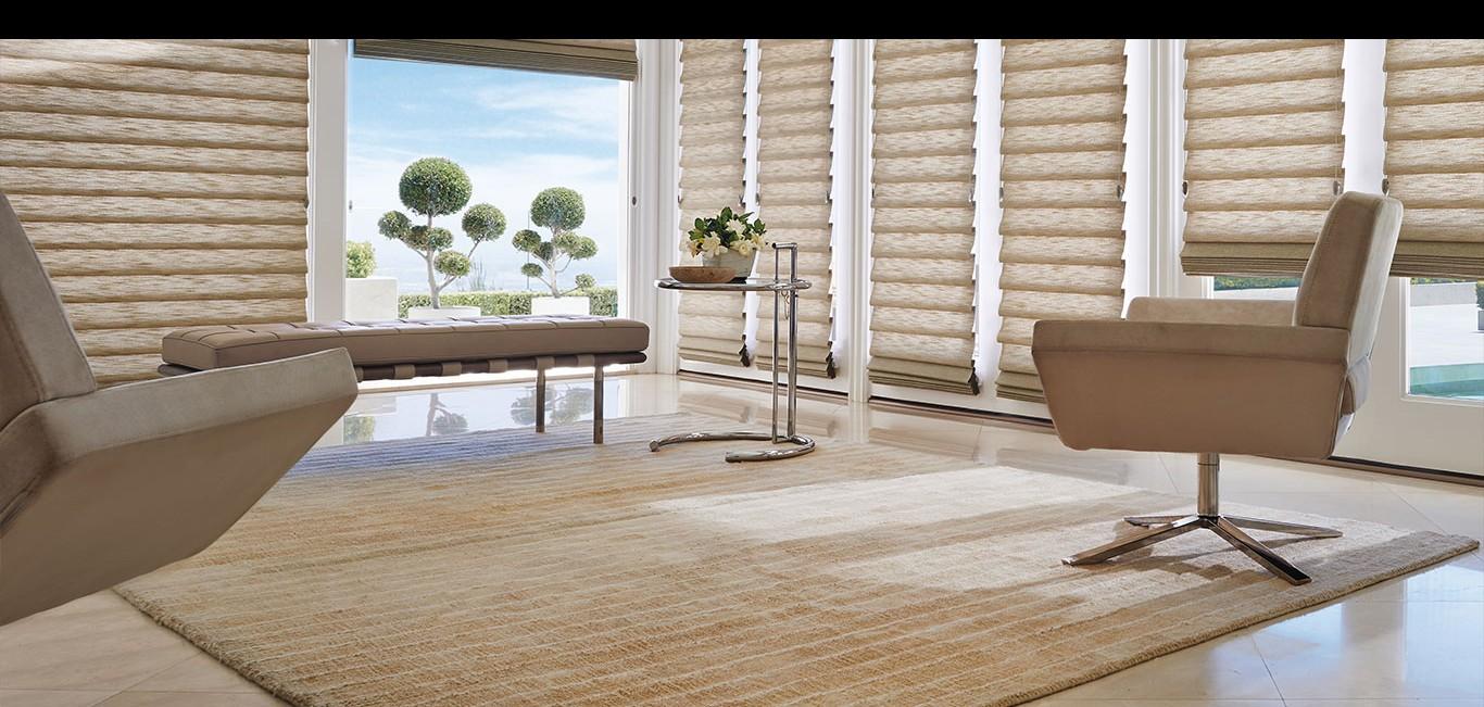 Sala clara com cortina Vignette Hunter Douglas